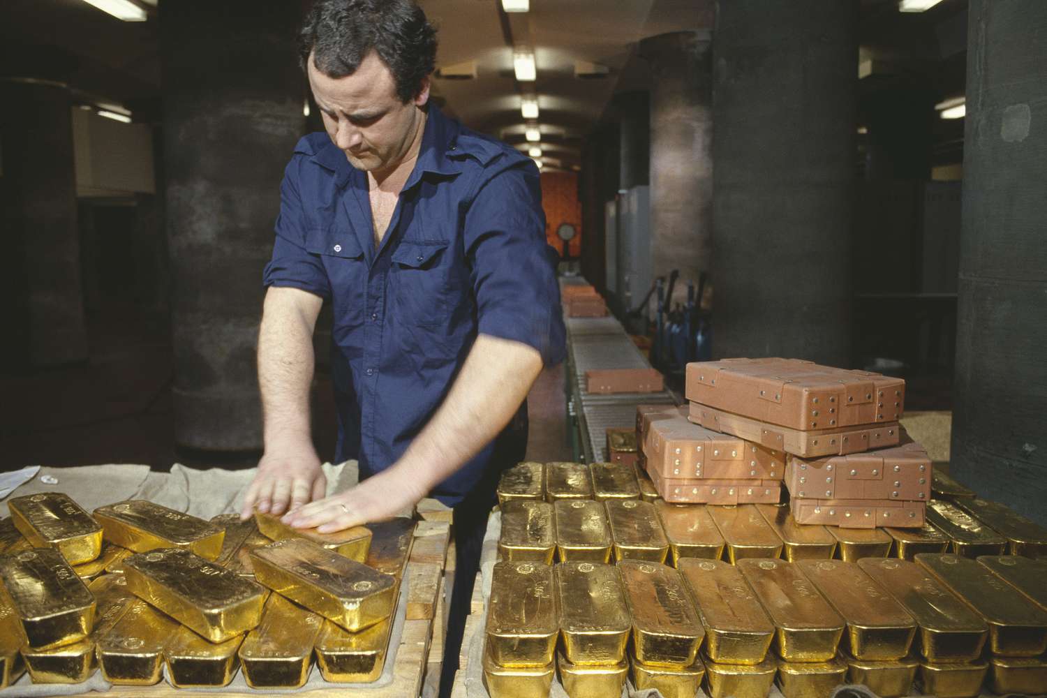 Is a 100 Gram Gold Bar Easy to Sell? (Liquidity)